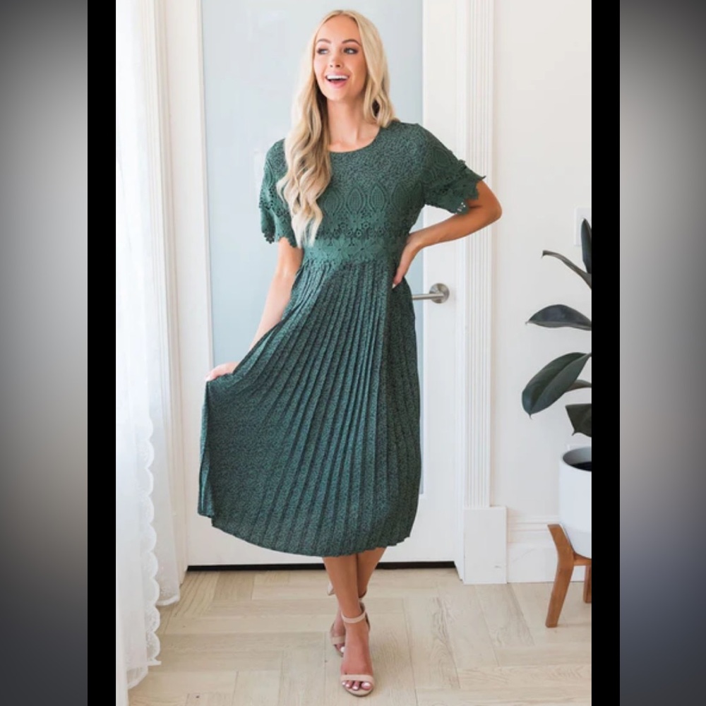 Pleated Hunter Green Midi Dress with Lace